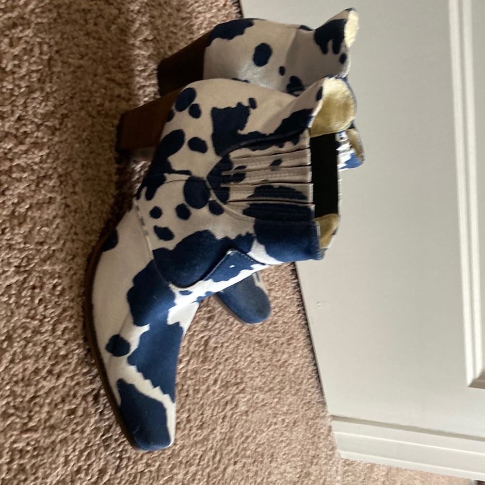 Cowboy style bootie, cow print